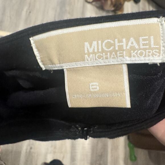 Michael Kors Black Mini Skirt With Stud Detail , Side Zipper Size 6 - Picture 4 of 9